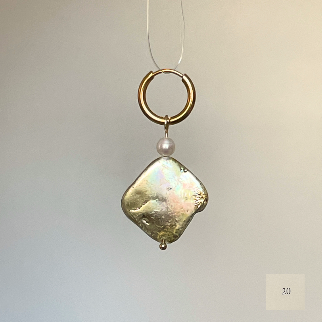 Boucle d'oreille individuelle Single Ladies, perles anciennes et perles d'eau douce, création faite main Bibi Joue