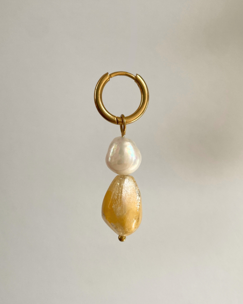 Boucles d'oreilles Single Ladies, boucles individuelles et asymétriques, perles d'eau douce et perles anciennes, création faite main Bibi Joue