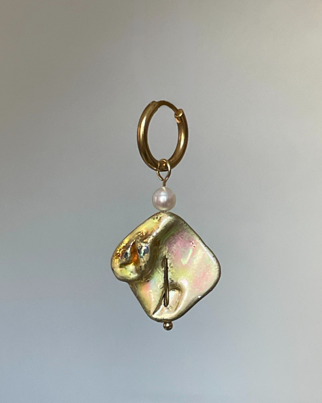 Boucle d'oreille individuelle Single Ladies, perles anciennes et perles d'eau douce, création faite main Bibi Joue