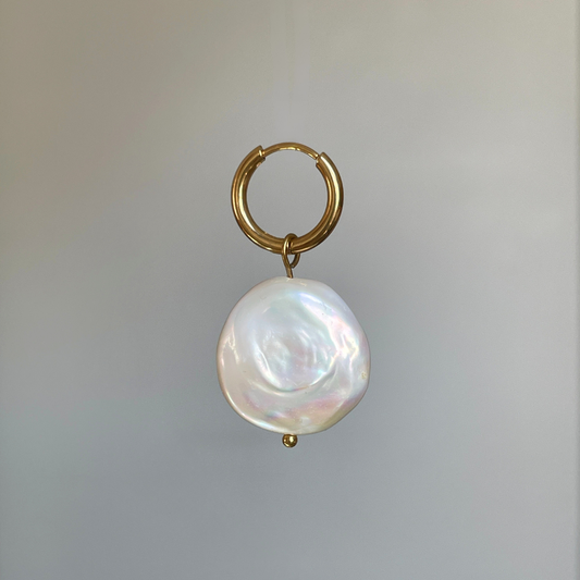 Boucles d'oreilles Single Ladies, boucles individuelles et asymétriques, perle d'eau douce baroque, création faite main Bibi Joue