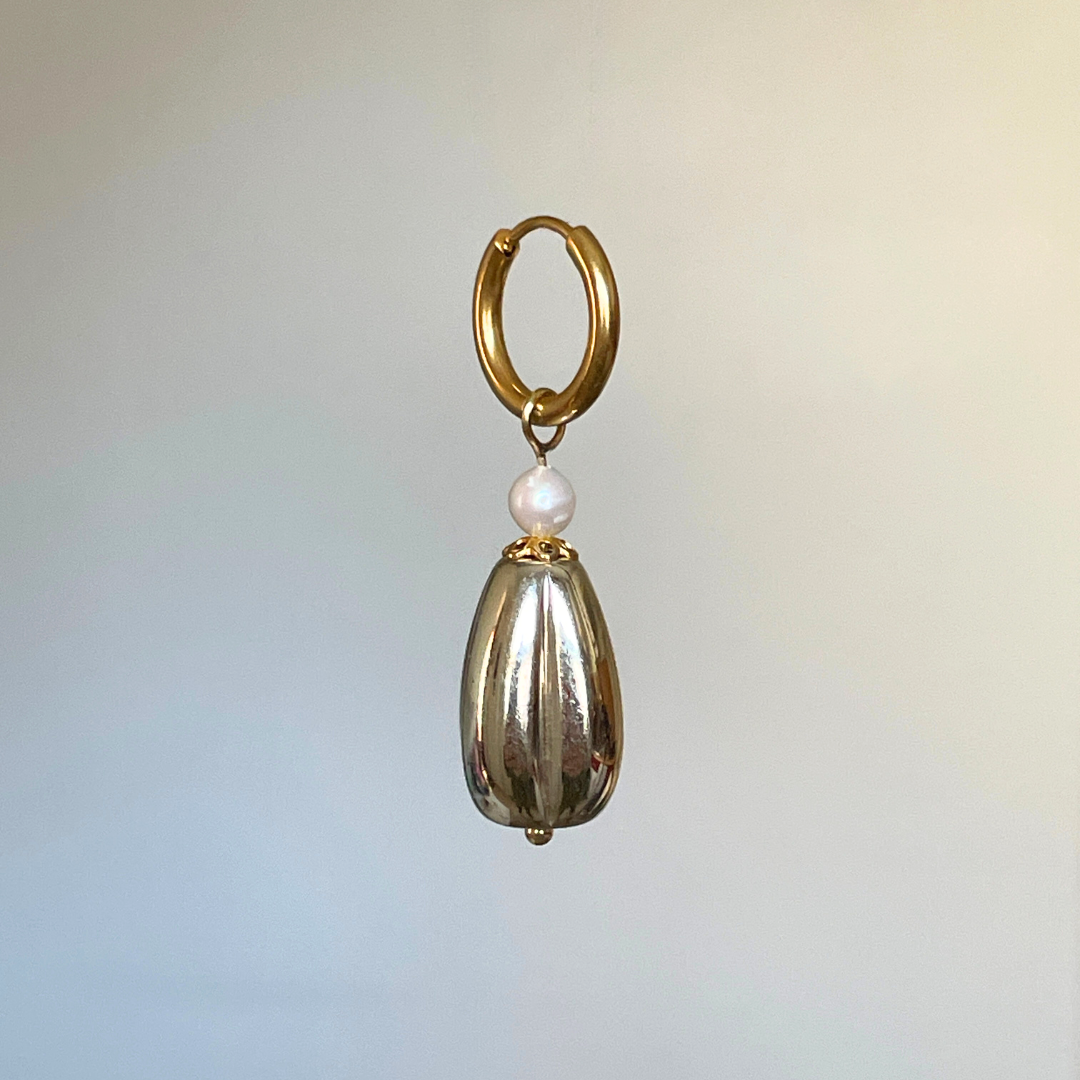 Boucle d'oreille individuelle Single Ladies, perles anciennes et perles d'eau douce, création faite main Bibi Joue