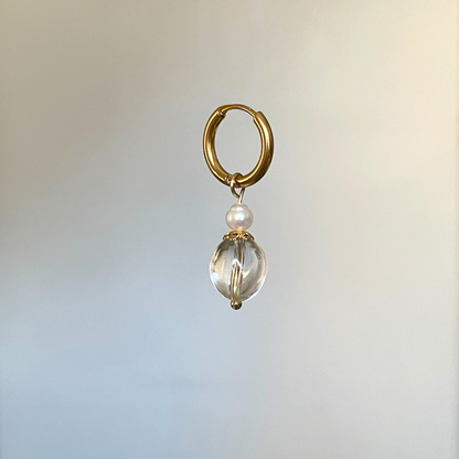 Boucle d'oreille individuelle Single Ladies perles anciennes et perles d'eau douce, création faite main Bibi Joue