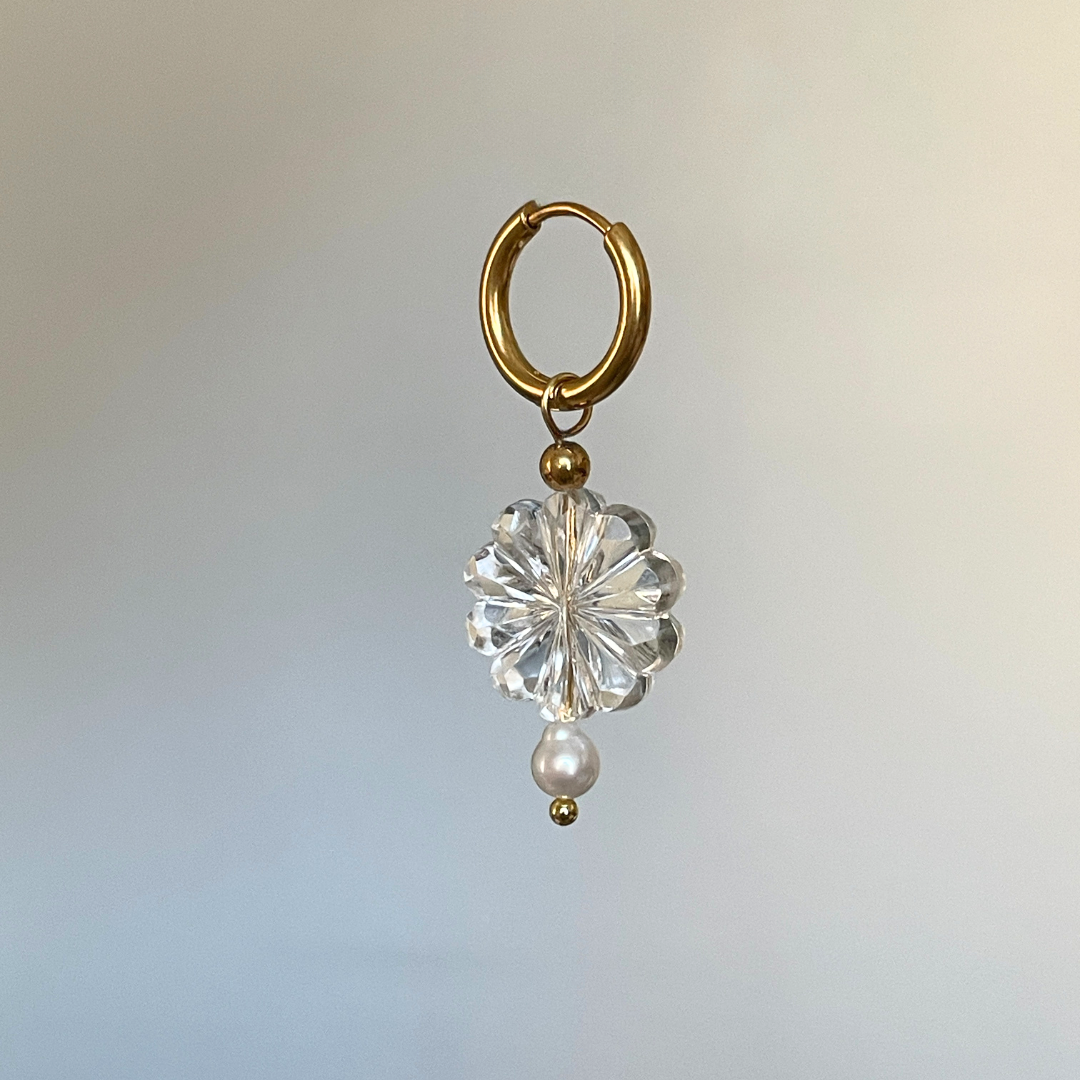 Boucle d'oreille individuelle Single Ladies, perles anciennes et perles d'eau douce, création faite main Bibi Joue