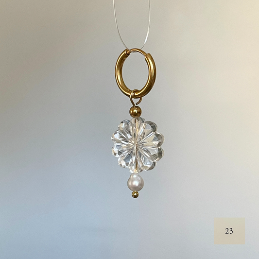 Boucle d'oreille individuelle Single Ladies, perles anciennes et perles d'eau douce, création faite main Bibi Joue
