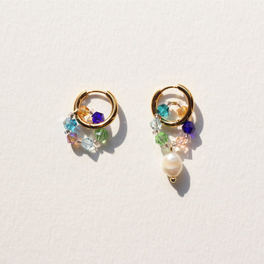 Boucles d’oreilles asymétriques Fireflies faites main avec perles cristal swarovski, création Bibi Joue