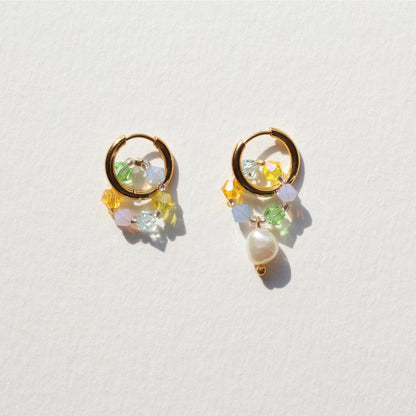 Boucles d’oreilles asymétriques Fireflies faites main avec perles cristal swarovski, création Bibi Joue