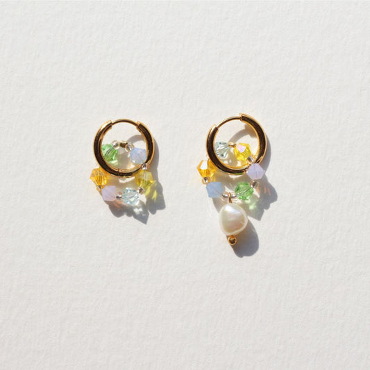 Boucles d’oreilles asymétriques Fireflies faites main avec perles cristal swarovski, création Bibi Joue