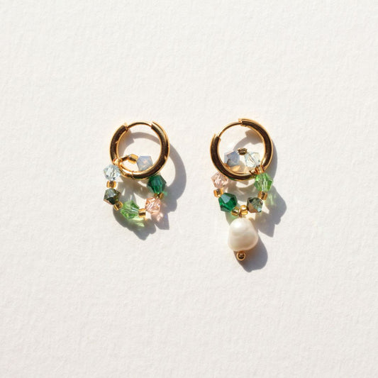 Boucles d’oreilles asymétriques Fireflies faites main avec perles cristal swarovski, création Bibi Joue