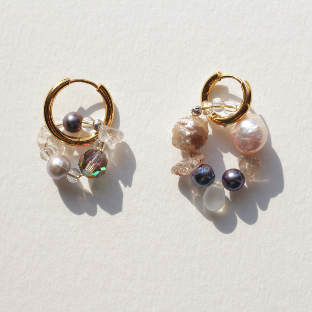 Boucles d'oreilles asymétriques Mars, perles irrégulières et baroques, précieuses et originales, faites main, création Bibi Joue