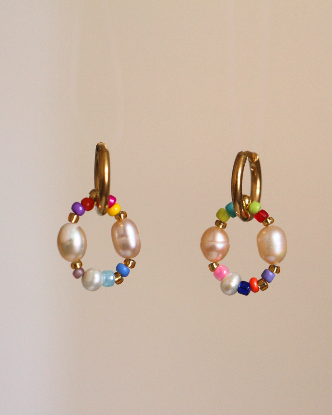 Boucles d'oreilles Spice colorées fantaisie avec perles de culture, créations faites main Bibi Joue, asymétriques