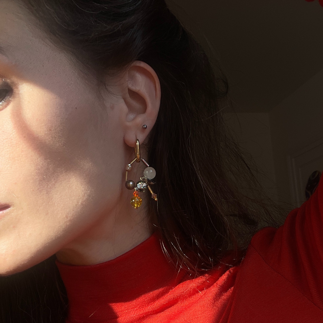 Boucles d’oreilles Healing faites main avec perles baroques et vintage, couleur marron, originales, création Bibi Joue, pièce unique